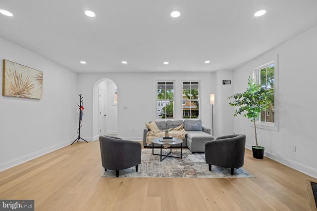 536 ONEIDA PL NW, Washington, DC 20011