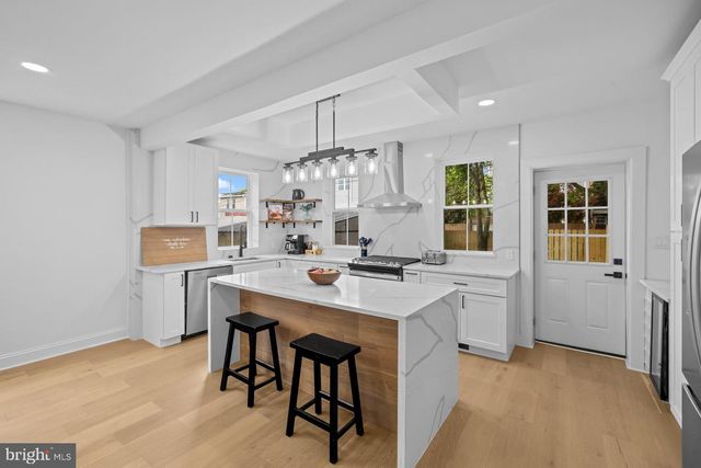 536 ONEIDA PL NW, Washington, DC 20011