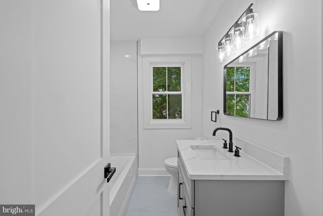 536 ONEIDA PL NW, Washington, DC 20011