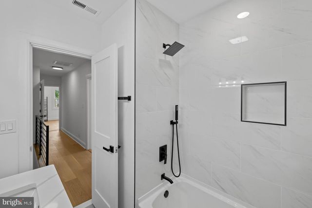 536 ONEIDA PL NW, Washington, DC 20011
