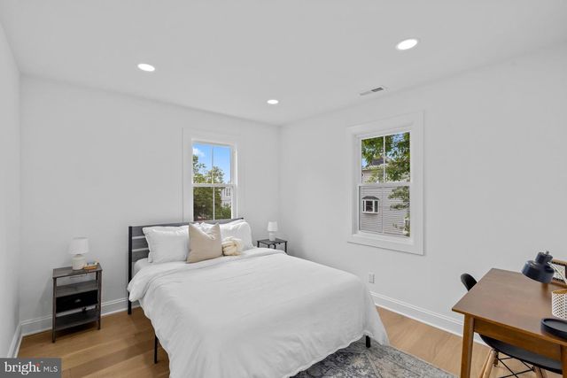 536 ONEIDA PL NW, Washington, DC 20011