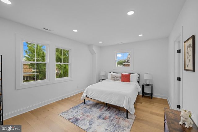 536 ONEIDA PL NW, Washington, DC 20011