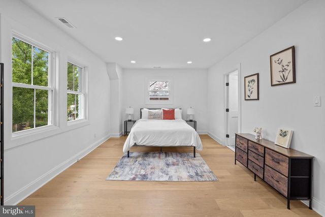 536 ONEIDA PL NW, Washington, DC 20011