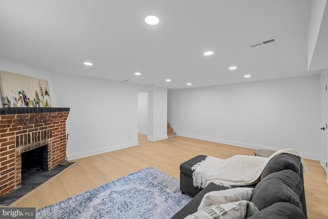 536 ONEIDA PL NW, Washington, DC 20011