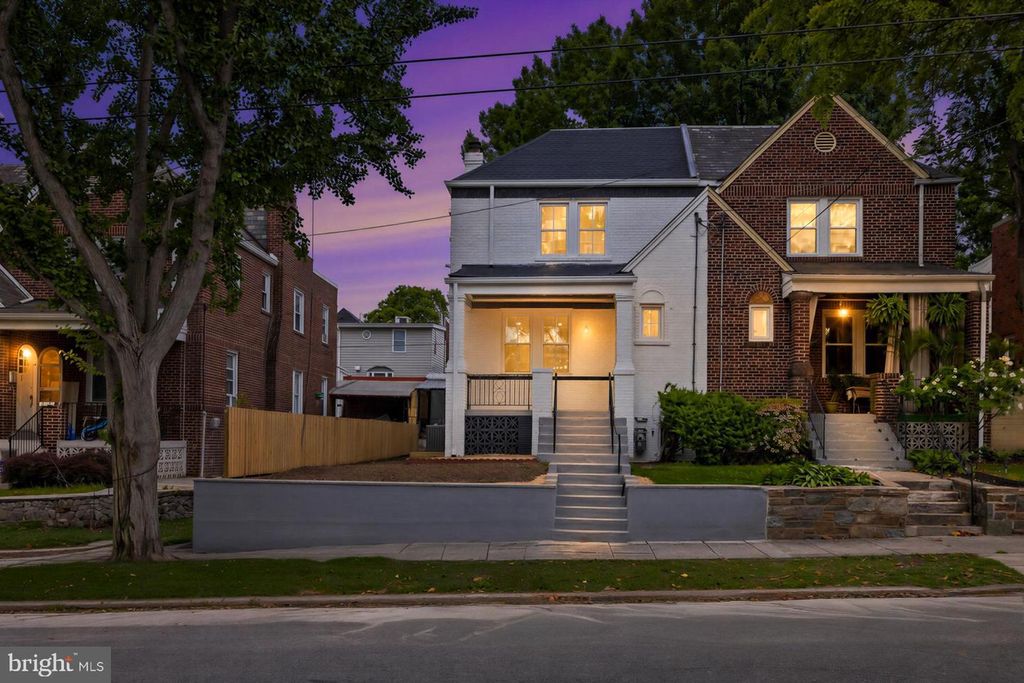536 ONEIDA PL NW, Washington, DC 20011