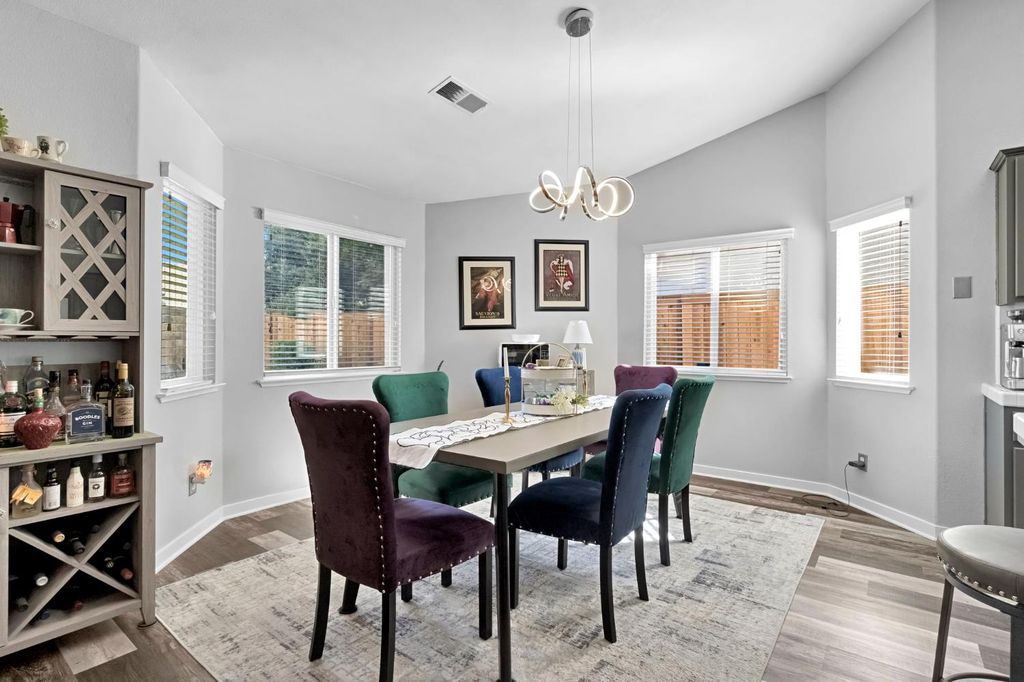 Image 12 of property listing at 2263 Pacific Court, Madera, CA 93637