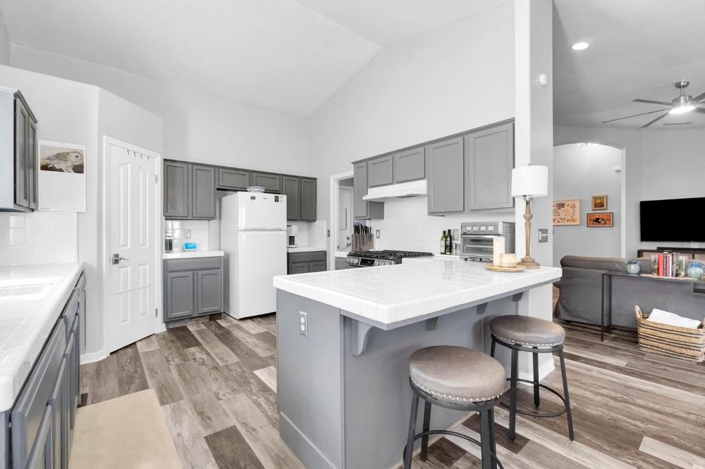 Image 14 of property listing at 2263 Pacific Court, Madera, CA 93637