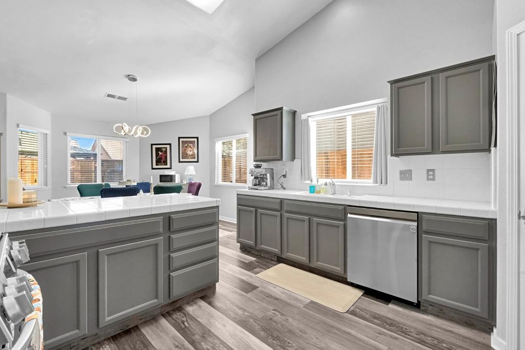 Image 18 of property listing at 2263 Pacific Court, Madera, CA 93637
