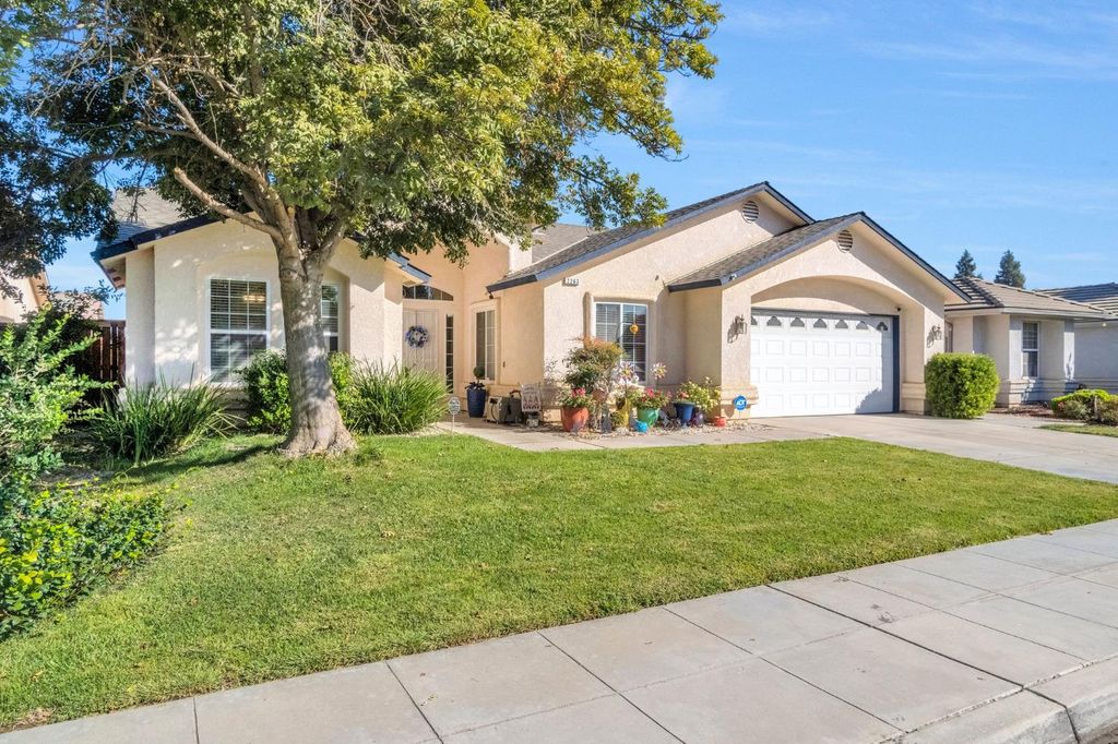 Image 2 of property listing at 2263 Pacific Court, Madera, CA 93637