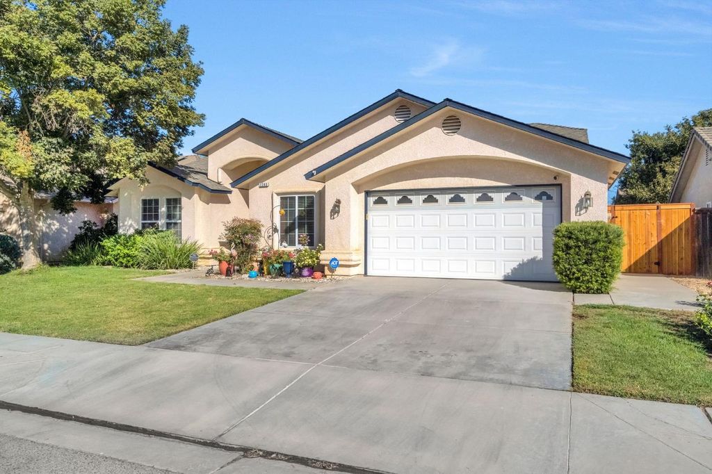 Image 3 of property listing at 2263 Pacific Court, Madera, CA 93637