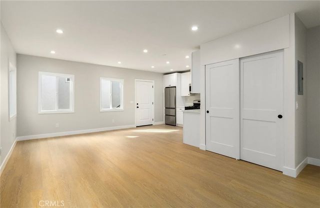 1827 E 4 Street 18, Long Beach, CA 90802