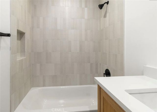1827 E 4 Street 18, Long Beach, CA 90802