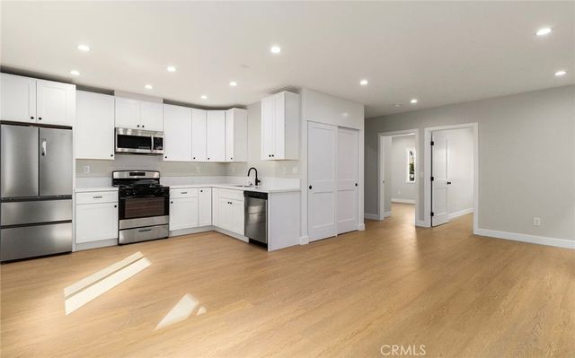 1827 E 4 Street 18, Long Beach, CA 90802