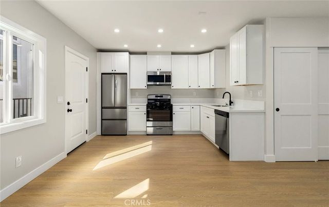 1827 E 4 Street 18, Long Beach, CA 90802