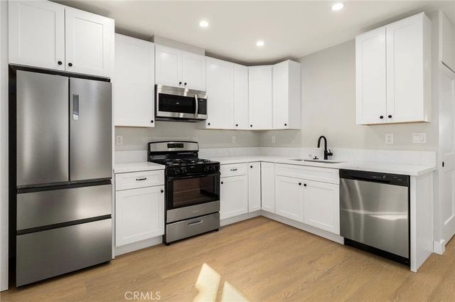 1827 E 4 Street 18, Long Beach, CA 90802