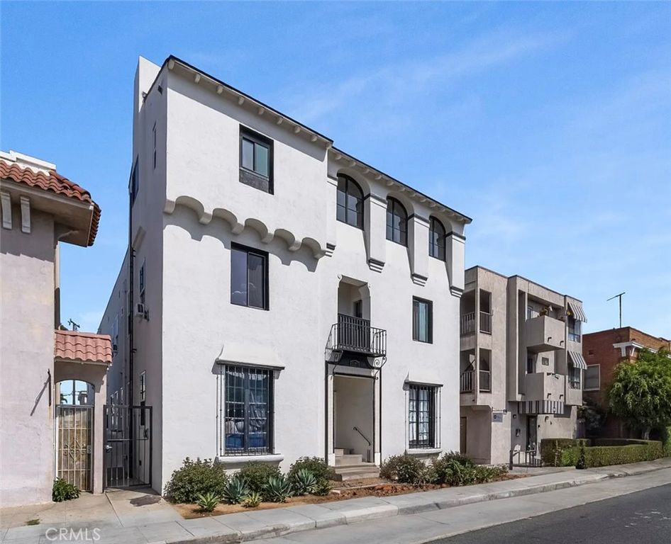 1827 E 4 Street 18, Long Beach, CA 90802