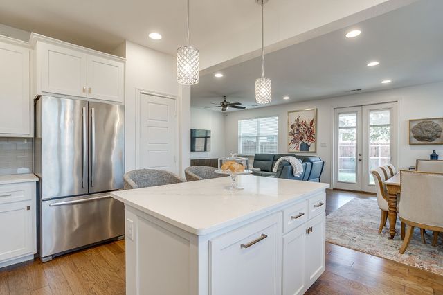 109 Crossroads Circle, Westworth Village, TX 76114