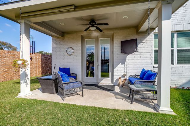 109 Crossroads Circle, Westworth Village, TX 76114