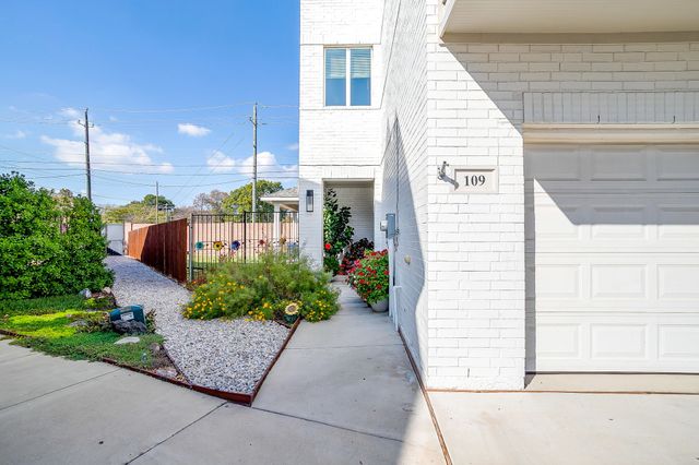 109 Crossroads Circle, Westworth Village, TX 76114