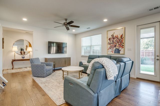 109 Crossroads Circle, Westworth Village, TX 76114