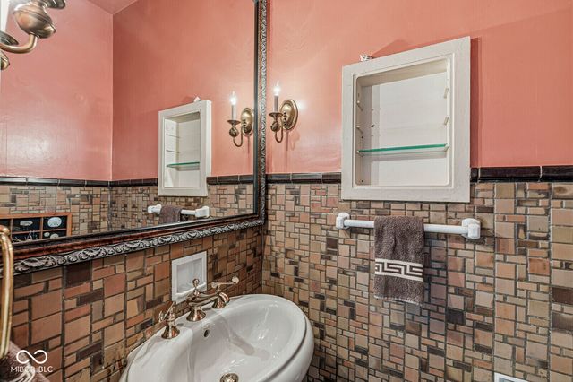 5365 N Washington Boulevard, Indianapolis, IN 46220