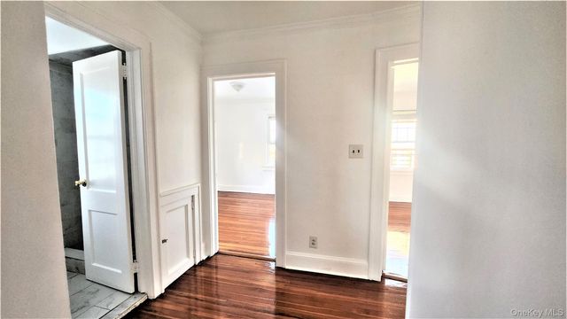 290 Roberts Avenue, Yonkers, NY 10703