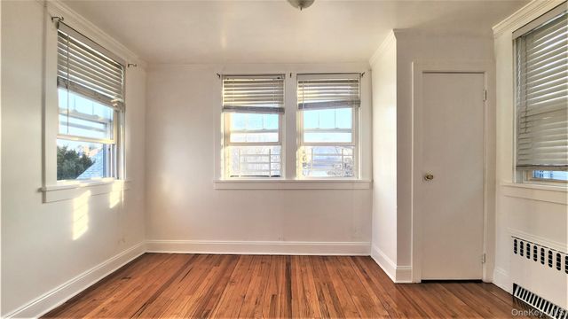 290 Roberts Avenue, Yonkers, NY 10703