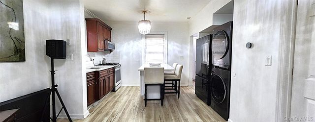 290 Roberts Avenue, Yonkers, NY 10703