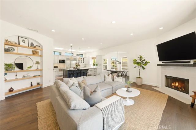 1756 10th, Manhattan Beach, CA 90266