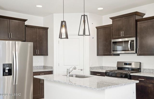 7927 S Walnutview Drive, Tucson, AZ 85757