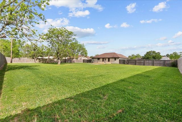 12606 Ponderosa Drive, Dickinson, TX 77539