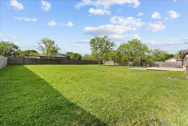 12606 Ponderosa Drive, Dickinson, TX 77539