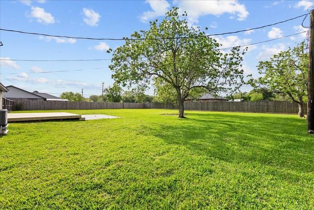 12606 Ponderosa Drive, Dickinson, TX 77539