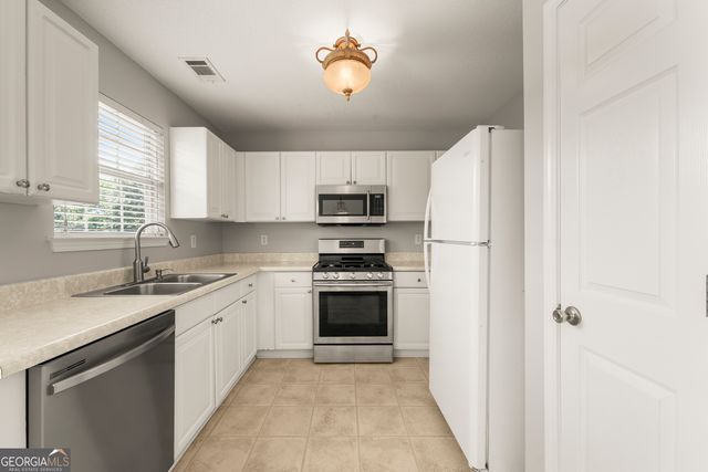 27 Waters Edge Way, Fayetteville, GA 30215