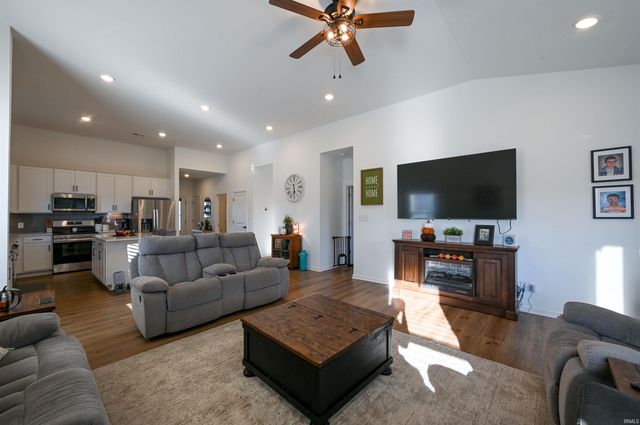 835 LANDO CREEK Drive, Kokomo, IN 46902