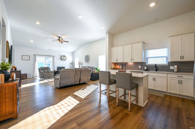 835 LANDO CREEK Drive, Kokomo, IN 46902