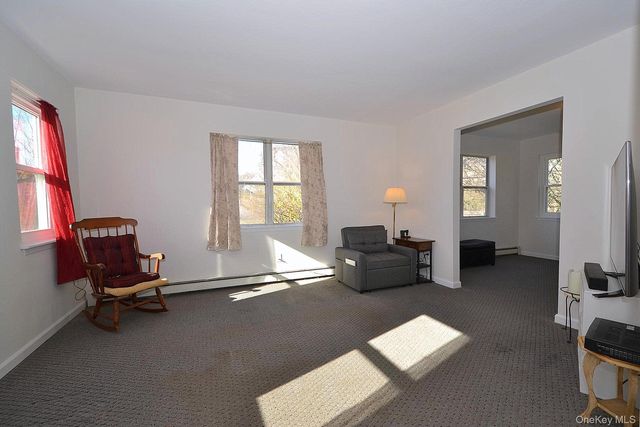 72 Old Farm Road, Riverhead, NY 11901