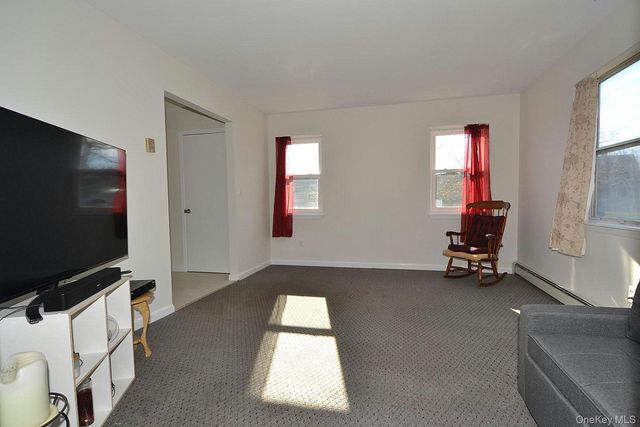 72 Old Farm Road, Riverhead, NY 11901