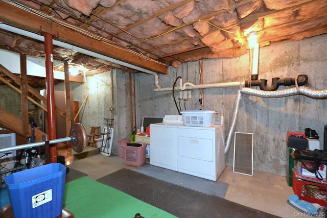 72 Old Farm Road, Riverhead, NY 11901