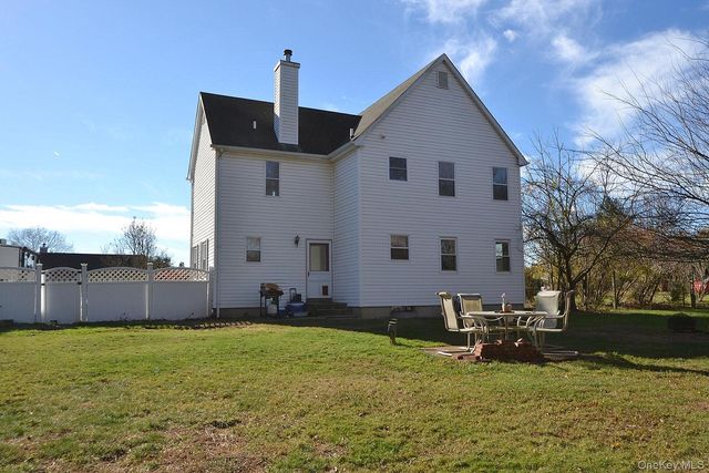 72 Old Farm Road, Riverhead, NY 11901