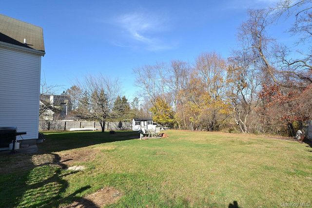 72 Old Farm Road, Riverhead, NY 11901