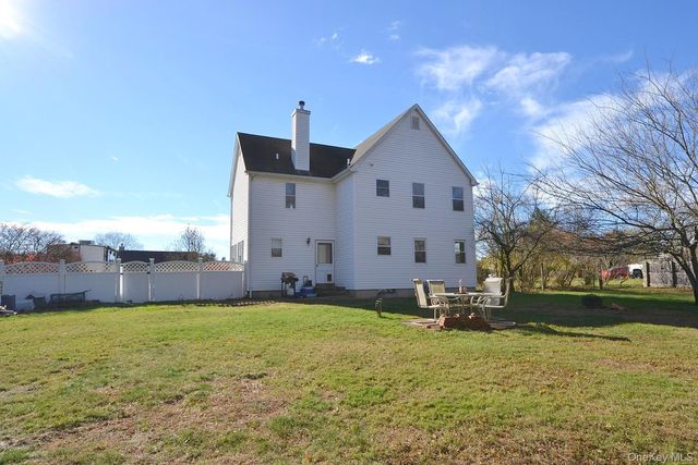 72 Old Farm Road, Riverhead, NY 11901