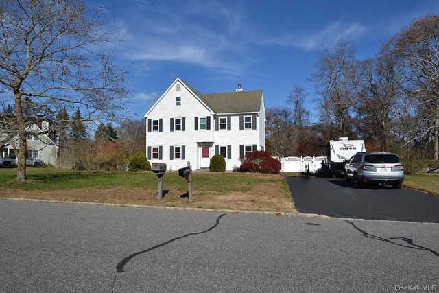 72 Old Farm Road, Riverhead, NY 11901