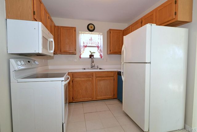 72 Old Farm Road, Riverhead, NY 11901