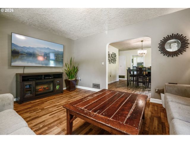 5629 Se CENTER St, Portland, OR 97206