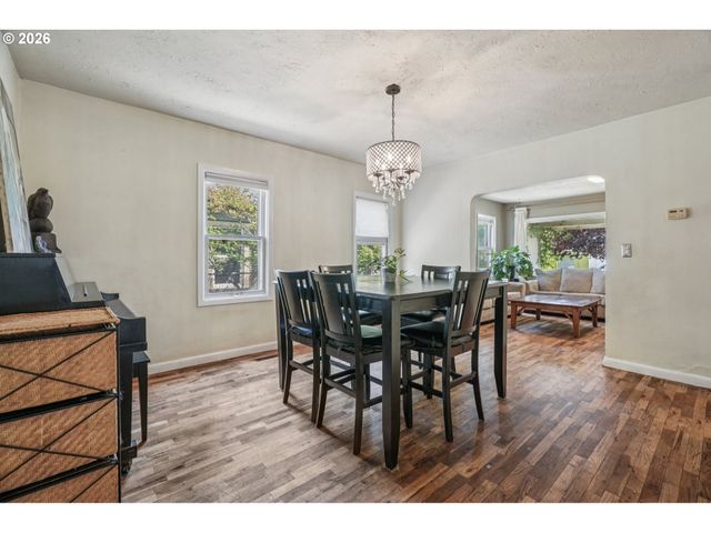 5629 Se CENTER St, Portland, OR 97206