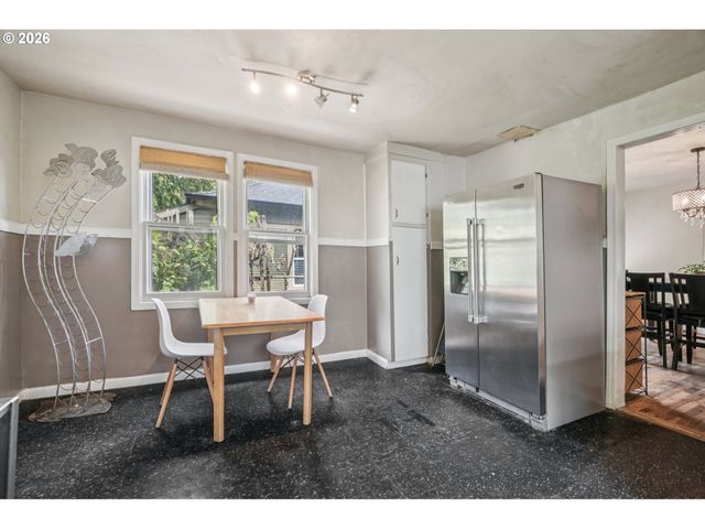 5629 Se CENTER St, Portland, OR 97206