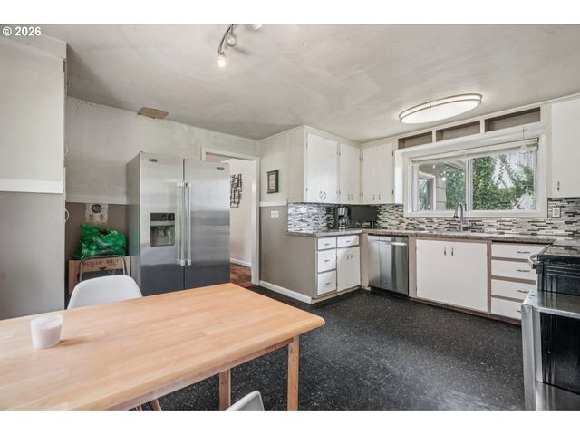 5629 Se CENTER St, Portland, OR 97206