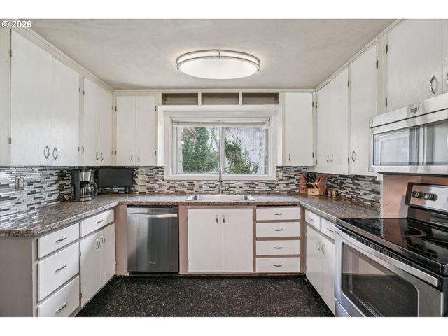 5629 Se CENTER St, Portland, OR 97206