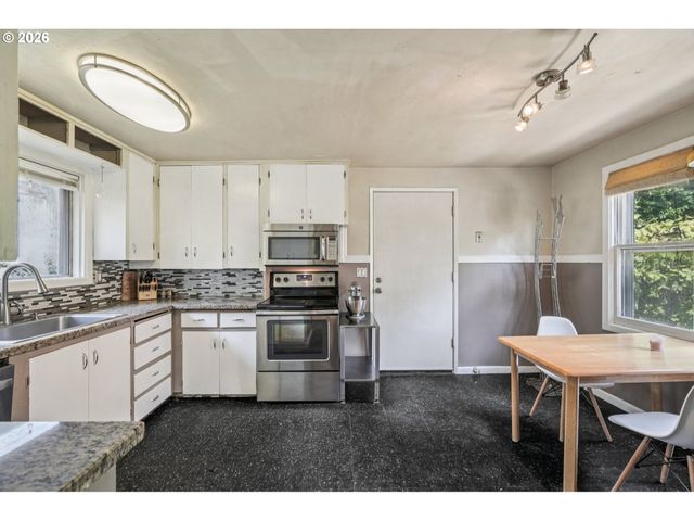 5629 Se CENTER St, Portland, OR 97206